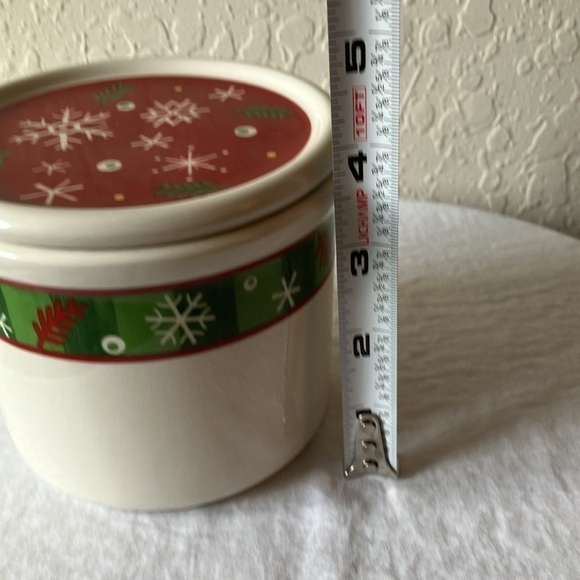 Longaberger: Christmas Holiday One Pint Crock with Lid - Picture 6 of 16